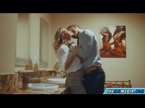 ❤️ وقتی یک بلوند بی تنه شما را در یک دستشویی عمومی اغوا می کند ❤❌ جنس با کیفیت در ما fa.sexycamse.top ❌❤